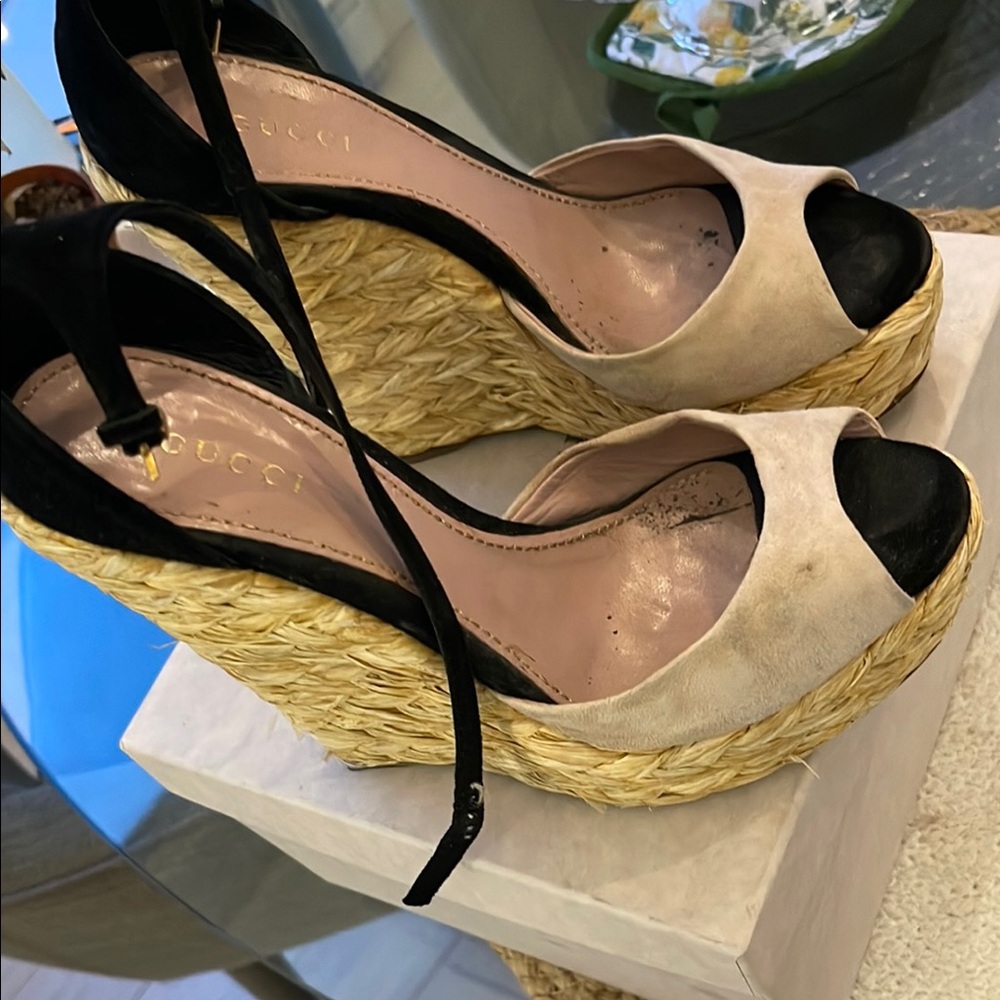 Gucci Women's Black and Cream Wedge Sandals
